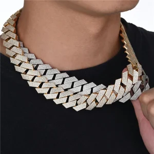 Cubana con diamantes reales